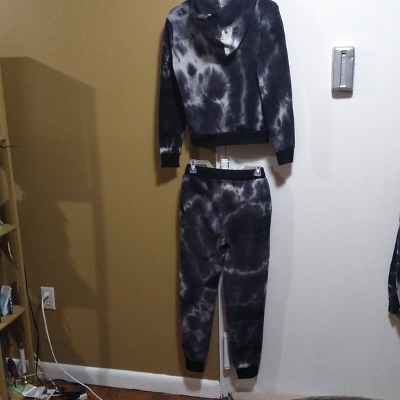 Love tracksuit - Picture 8 of 10
